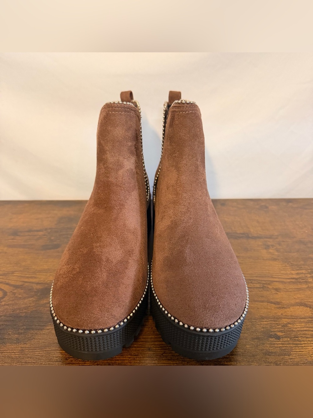 Cape Robbin Brown Suede Studded Chelsea Boots Size 7
